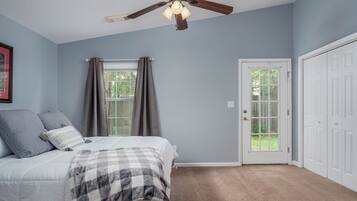 3 bedrooms, iron/ironing board, WiFi, bed sheets