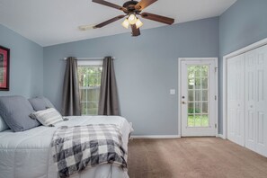 3 bedrooms, iron/ironing board, WiFi, bed sheets - Cozy Home in the Heart of Tuscaloosa (Tuscaloosa)