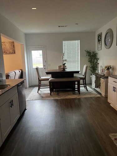 Charming 4-bedroom house with WiFi and AC in wonderful Spring