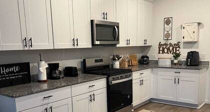 Charming 4-bedroom house with WiFi and AC in wonderful Spring