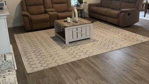 A living room with two brown sofas, a white coffee table, and a patterned rug. - Charming 4-bedroom house with WiFi and AC in wonderful Spring (Spring)