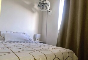 3 bedrooms, iron/ironing board, bed sheets