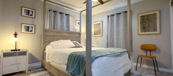 Cozy 2-bedroom Cottage; walk to UNCG