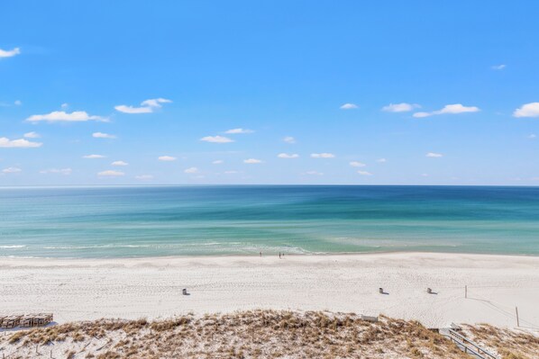 On the beach - 804-Beachfront 2BR/2BA Condo w/ Balcony & Gulf Views – Sleeps 6 (Panama City Beach)