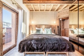 6 bedrooms, iron/ironing board, free WiFi, bed sheets