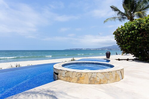 Jaguar. Beach Facing House (10 steps) - Bucerías