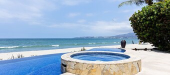 Jaguar. Beach Facing House (10 steps) - Bucerías