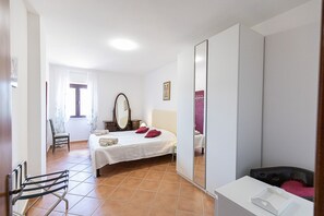 3 chambres, fer et planche à repasser, Wi-Fi, literie fournie