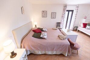 3 bedrooms, iron/ironing board, WiFi, bed sheets - Large 135 sqm apartment cozy, comfortable and with breathtaking view  (Nocera Umbra)