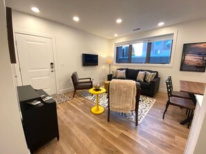 TV - Access All of Downtown from THIS Location (Traverse City)