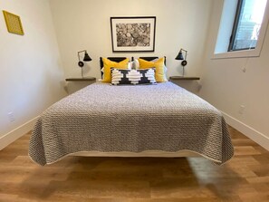 1 bedroom, iron/ironing board, WiFi, bed sheets - Access All of Downtown from THIS Location (Traverse City)