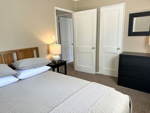 2 slaapkamers, een strijkplank/strijkijzer, wifi, beddengoed