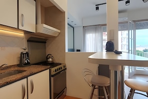 Fridge, cookware/dishes/utensils