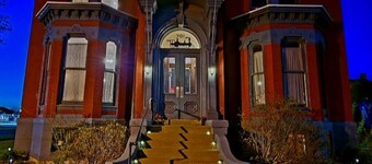 Historical Studio Apt - Walk to All of Downtown