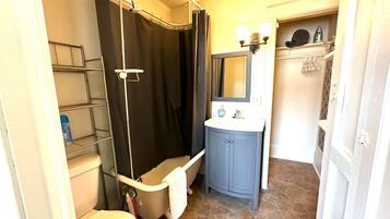 SĂšche-cheveux, serviettes fournies