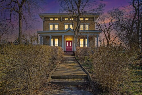 Sarah’s Entire Apt @ the Historic McCormick House