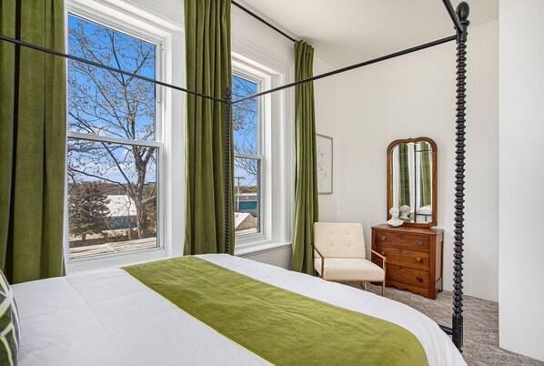 1 bedroom, desk, iron/ironing board, WiFi