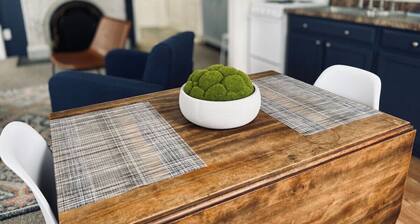 James’ Entire Apt @ the Historic McCormick House