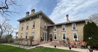 James’ Entire Apt @ the Historic McCormick House