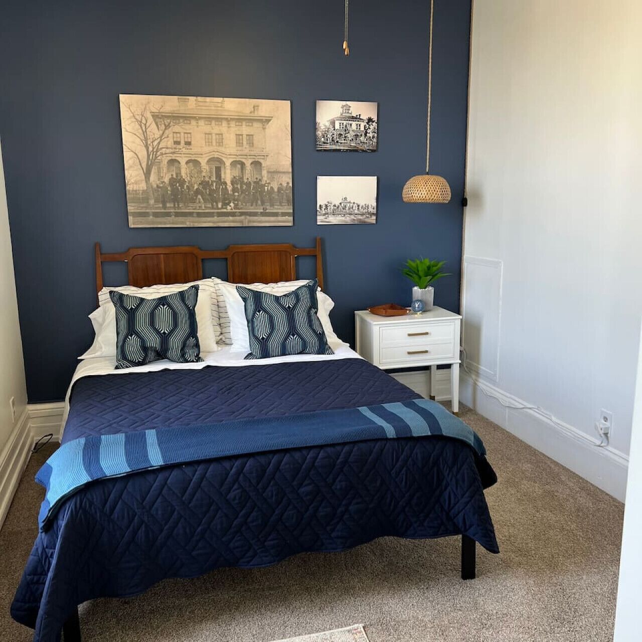 1 habitación, escritorio, tabla de planchar con plancha y wifi 