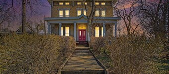 Elizabeth`s Entire Apt @ Historic McCormick House