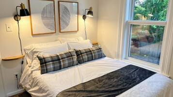 2 bedrooms, desk, iron/ironing board, WiFi
