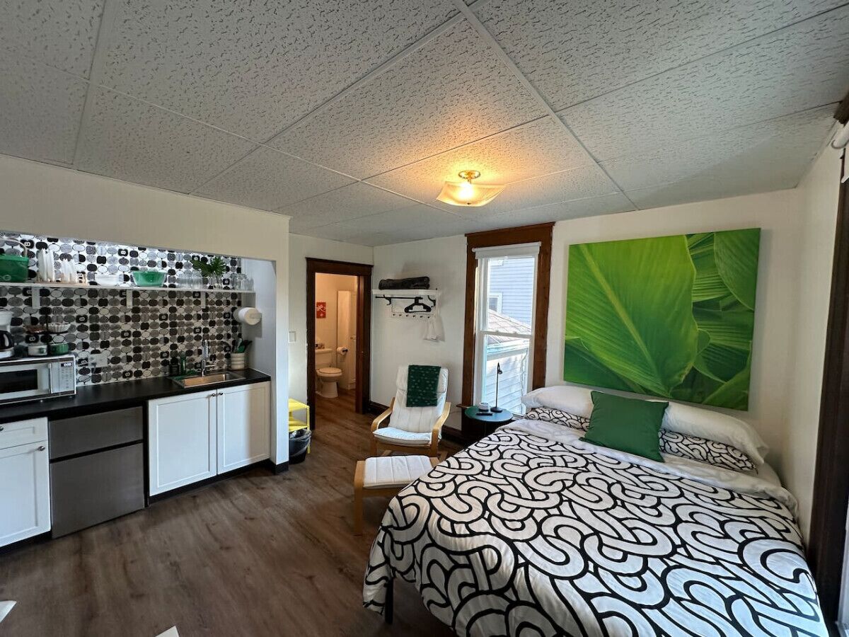 1 habitación, escritorio, tabla de planchar con plancha y wifi 