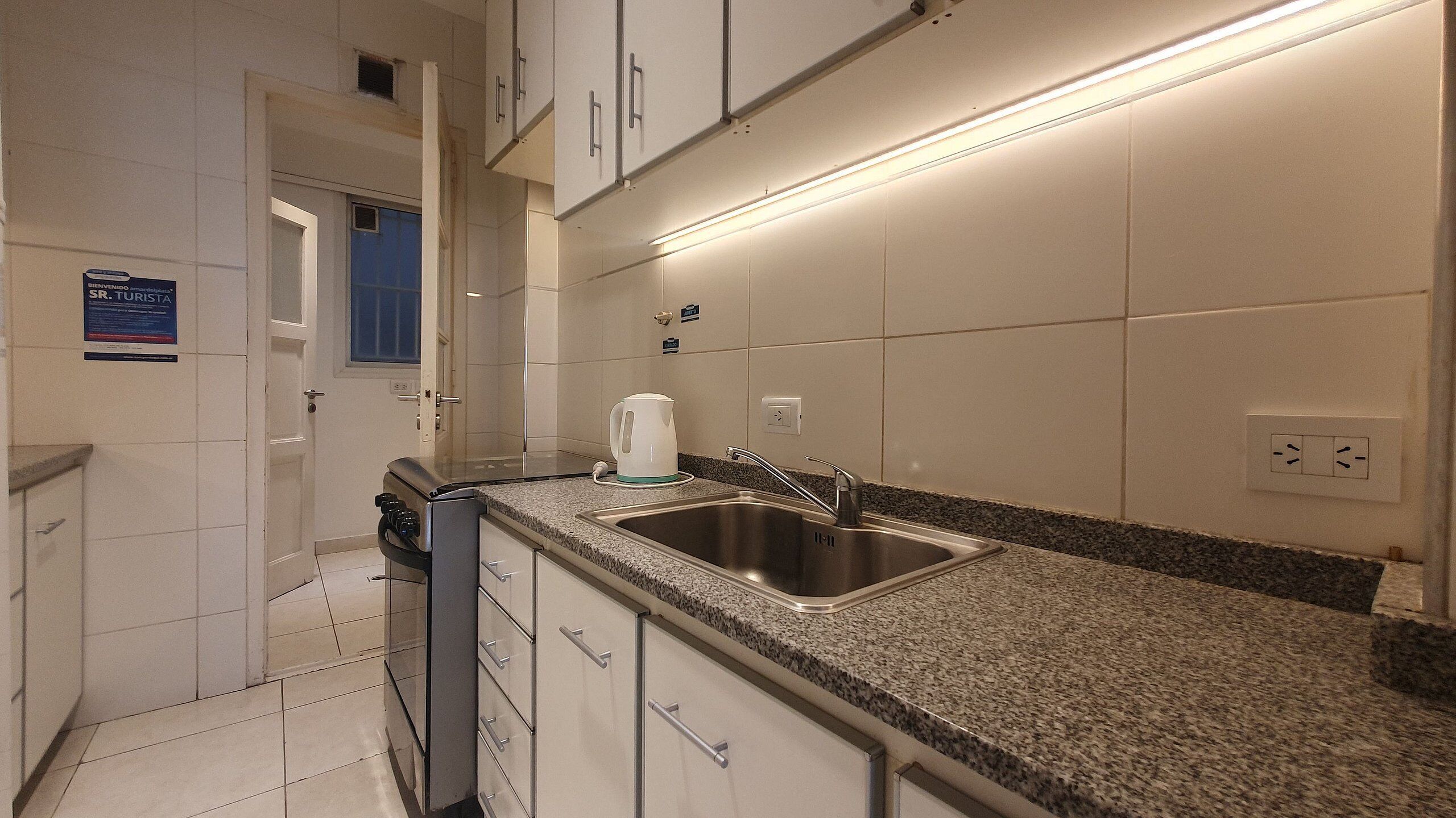 Réfrigérateur, micro-ondes, four