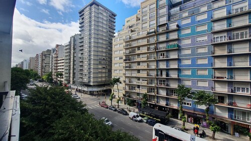 3 rooms with dependency overlooking Plaza Colón