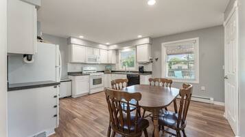 Refrigerador, microondas, horno, lavavajillas