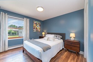 3 bedrooms, desk, iron/ironing board, WiFi
