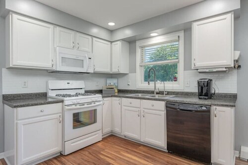 Cozy 3BR Home Near Park & Shops