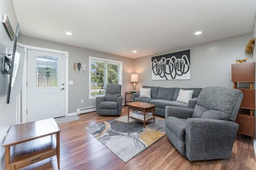 Cozy 3BR Home Near Park & Shops