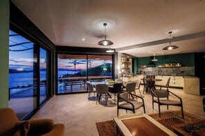 Dining - Large villa, stunning view, walking distance down town Trogir, 20 person+ event (Trogir)