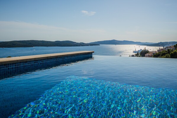 Pool - Large villa, stunning view, walking distance down town Trogir, 20 person+ event (Trogir)