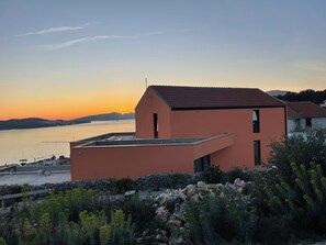 Exterior - Large villa, stunning view, walking distance down town Trogir, 20 person+ event (Trogir)