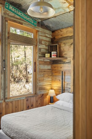 3 bedrooms, iron/ironing board, free WiFi, bed sheets - The Barn minutes from Mt Rushmore (Keystone)