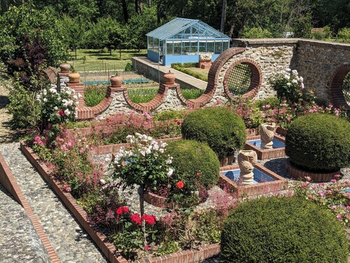 Stone studio in the grounds of "La Closerie" guest house 