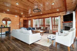 Smart TV, fireplace