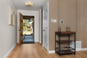 Hallway - Charming Modern Retreat in Austin (Austin)