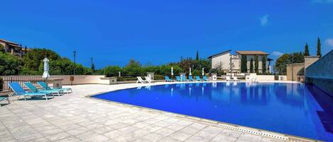 Apartment, 2 Bedrooms, Patio, Garden View | Pool | Outdoor pool