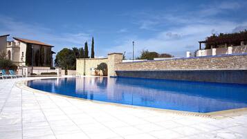 Căn hộ, 2 phòng ngủ, hiên, quang cảnh hồ bơi | Hồ bơi | Hồ bơi ngoài trời