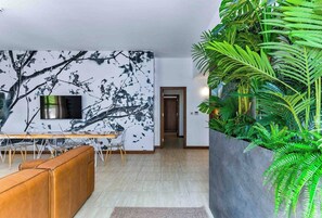 Apartment, 2 Bedrooms, Patio, Garden View | Interior