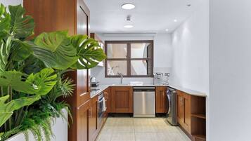 Apartment, 2 Bedrooms, Patio, Garden View | Interior