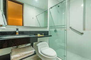 Superior Room | Bathroom | Shower, soap, shampoo, toilet paper