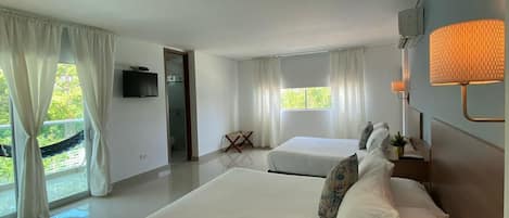 Deluxe Room | Desk, bed sheets