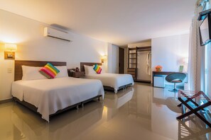 Superior Room | Desk, bed sheets