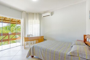 3 habitaciones, tabla de planchar con plancha y internet 