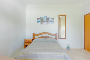 3 bedrooms, iron/ironing board, internet