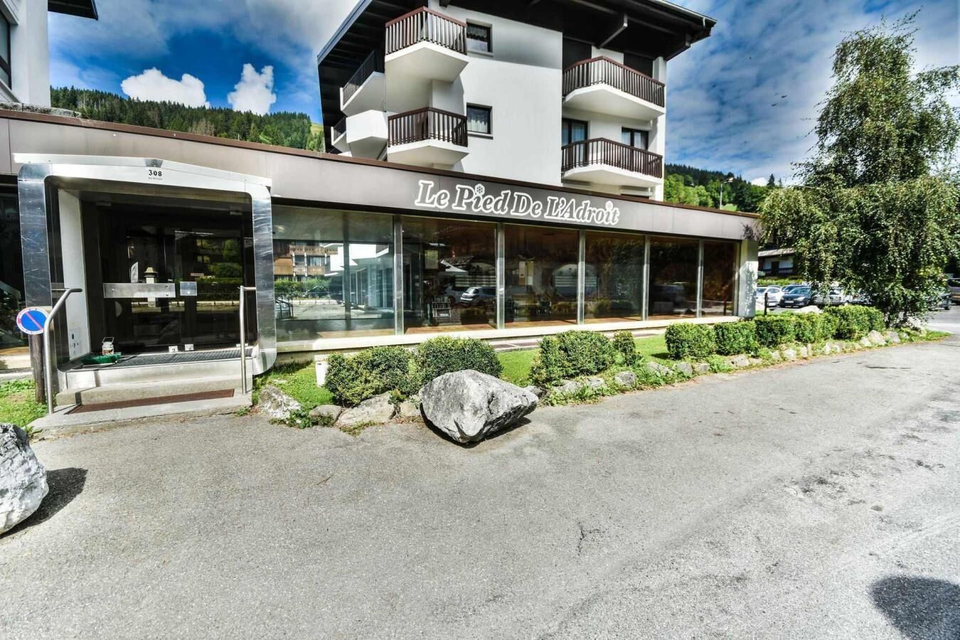 A modern building with a sign reading "Le Pied De L'Adroit."